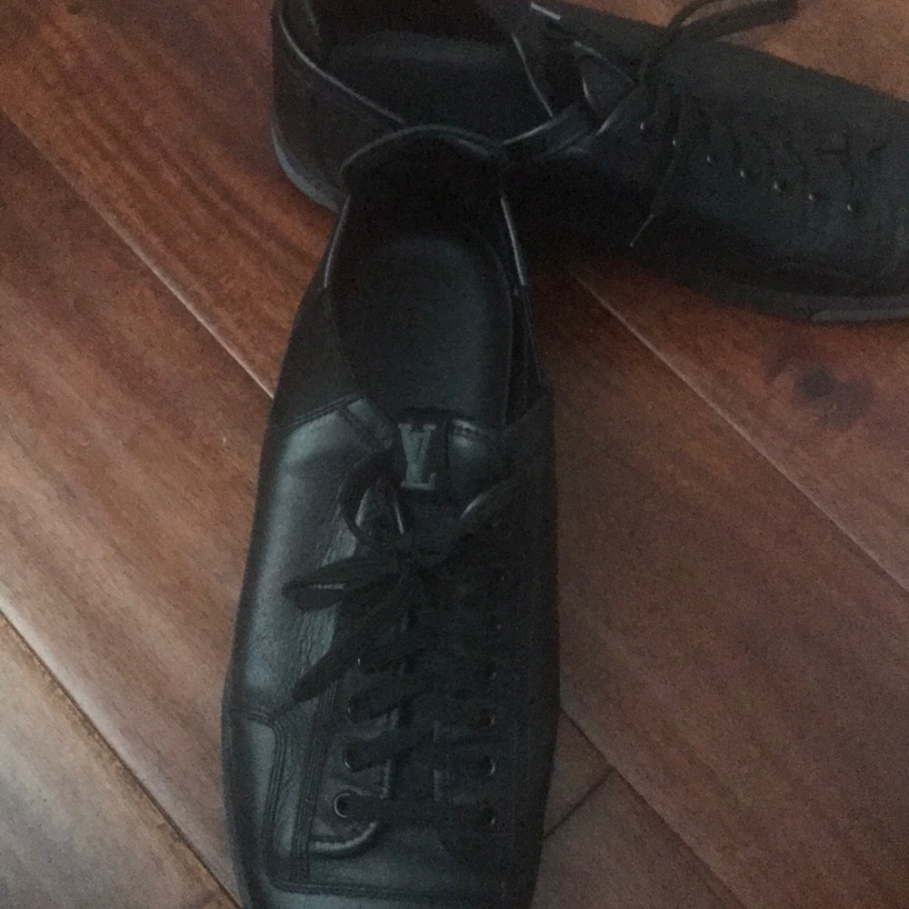 Shoes - Picture 2 of 5
